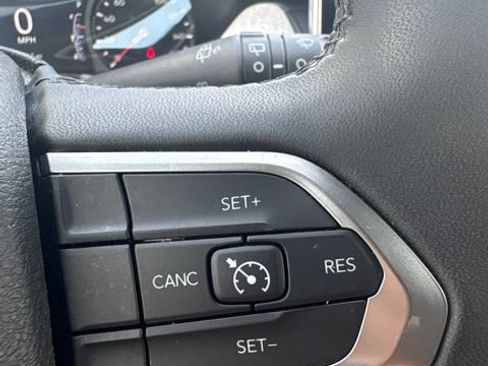 Used 2024 Jeep Compass Latitude AWD/4WD image 18