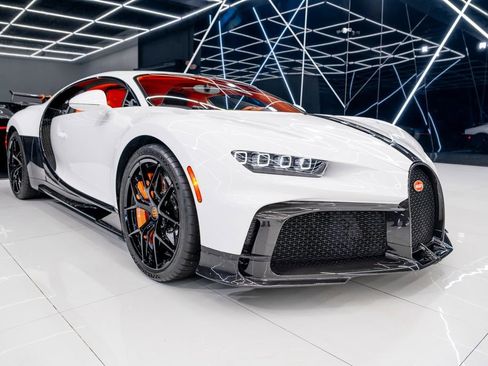 Used 2022 Bugatti Chiron Pur Sport image 7