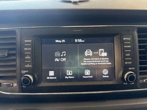 Used 2017 Kia Sedona LX w/ LX Essentials Premium Package FWD image 23