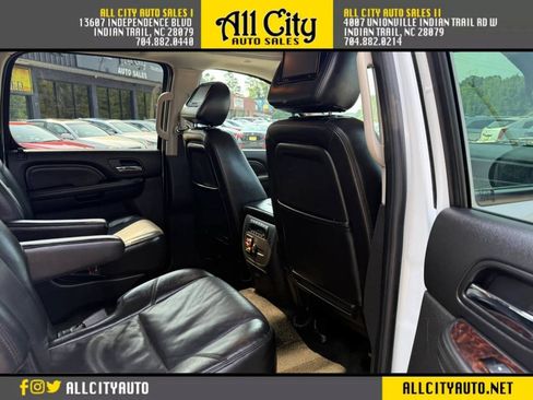 Used 2009 GMC Yukon XL Denali RWD image 28