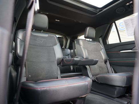 Used 2025 Ford Explorer ST w/ Sun And Sound Package AWD/4WD image 33