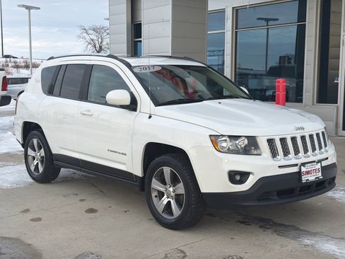 Used 2017 Jeep Compass High Altitude image 2