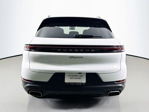 Certified 2024 Porsche Cayenne AWD/4WD image 10