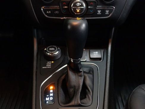 Certified 2021 Jeep Cherokee Latitude Lux w/ Comfort/Convenience Group image 17