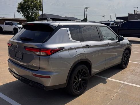 Used 2024 Mitsubishi Outlander SE Black Edition FWD image 8