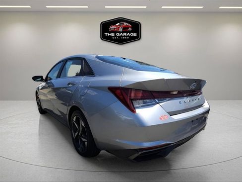 Used 2021 Hyundai Elantra SEL w/ Convenience + Premium Package FWD image 4