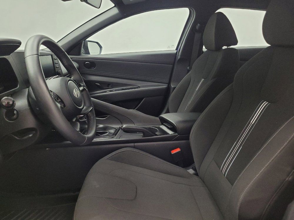 Used 2025 Hyundai Elantra Sport FWD image 17