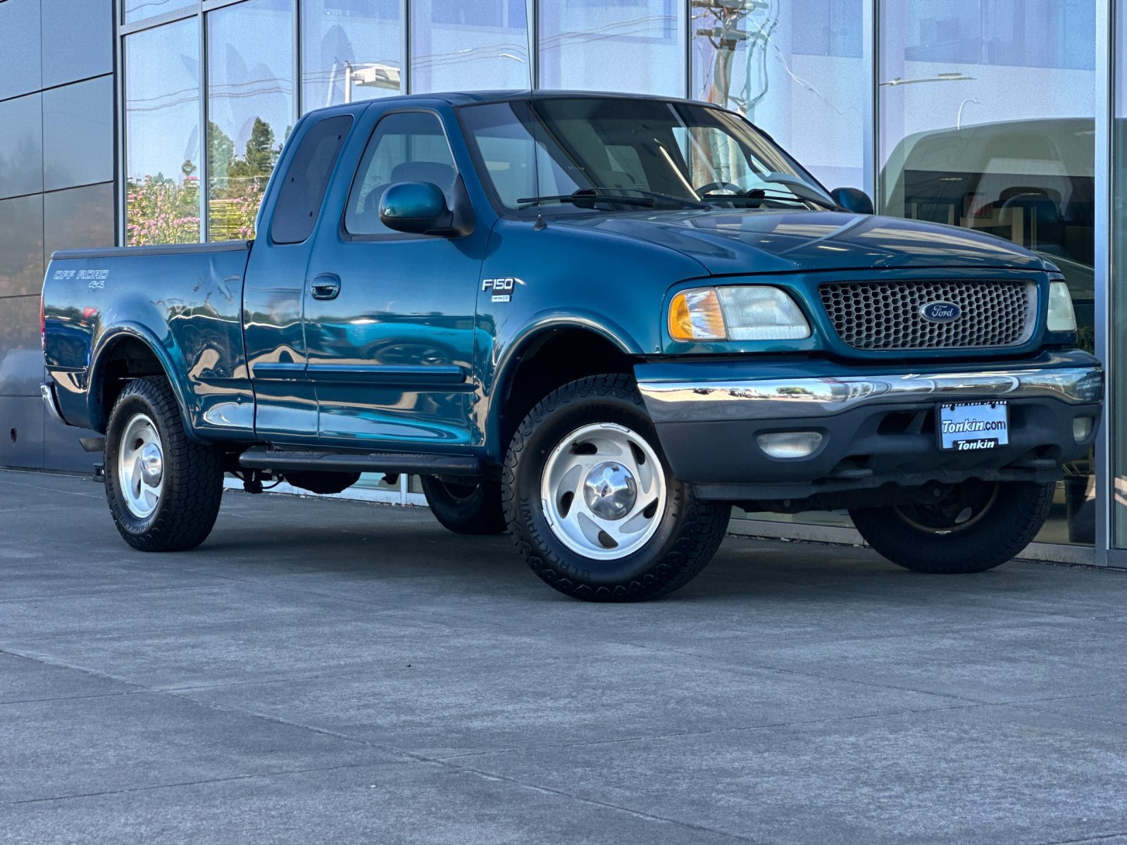 Used 2001 Ford F150 XLT AWD/4WD image 2