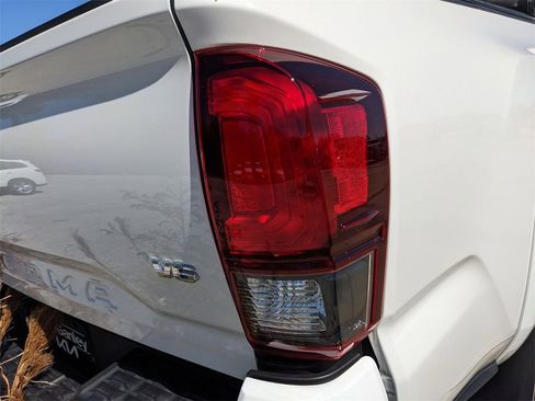 Used 2022 Toyota Tacoma SR5 image 11