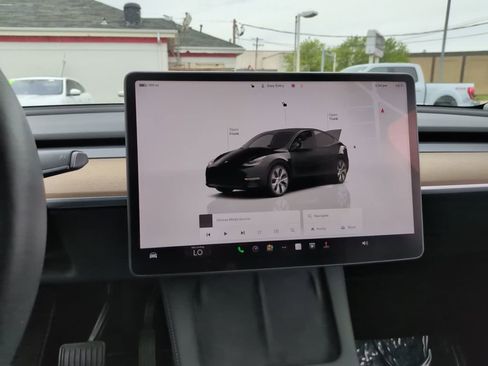 Used 2022 Tesla Model Y Long Range AWD/4WD image 22