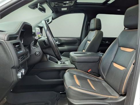 Used 2022 GMC Yukon XL AT4 AWD/4WD image 4