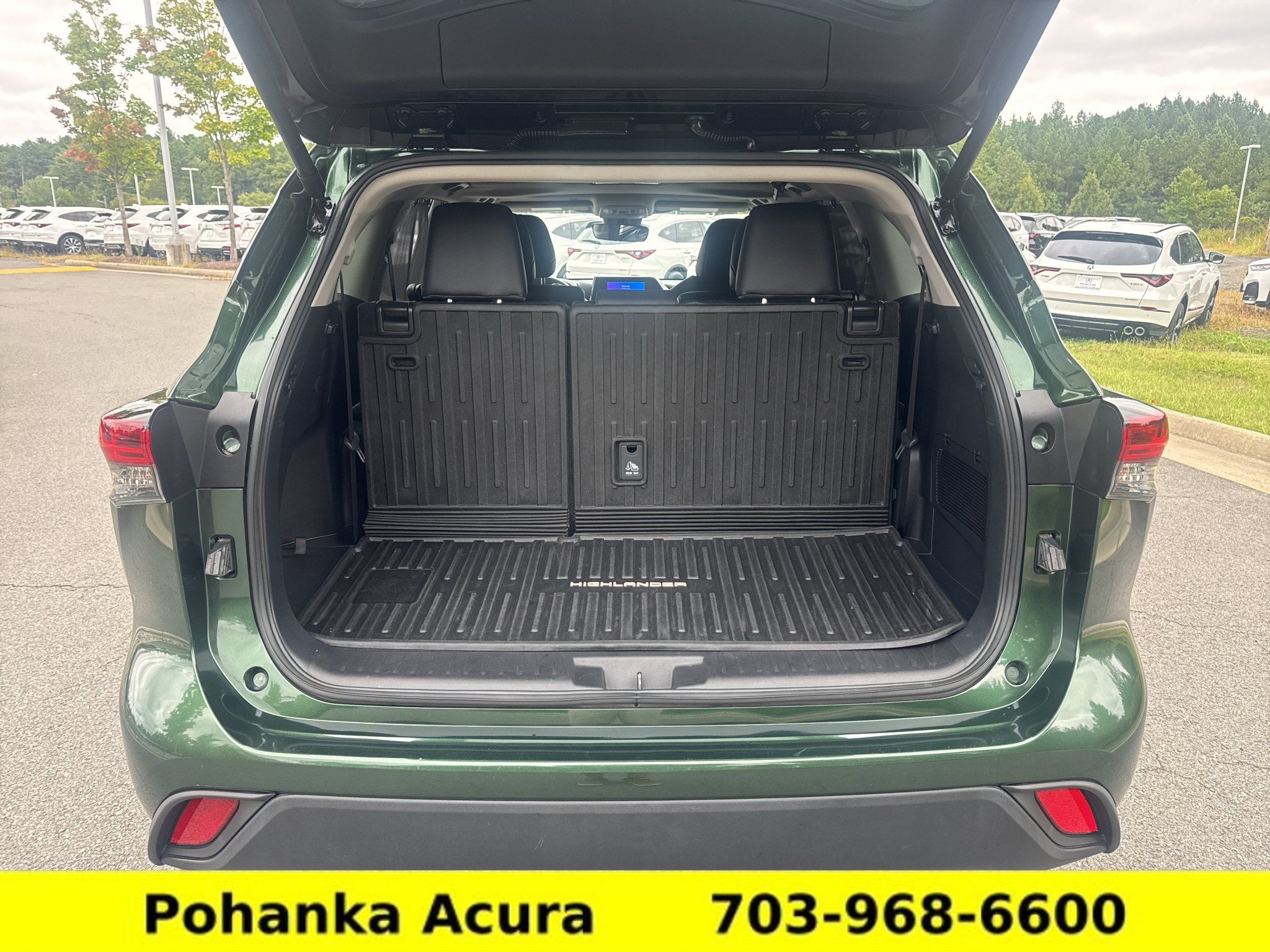 Used 2024 Toyota Highlander XLE AWD/4WD image 35