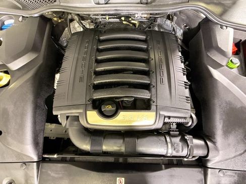 Certified 2018 Porsche Cayenne Platinum Edition AWD/4WD image 29