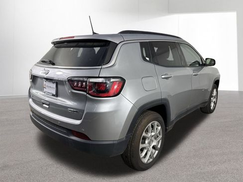 Used 2022 Jeep Compass Latitude image 34