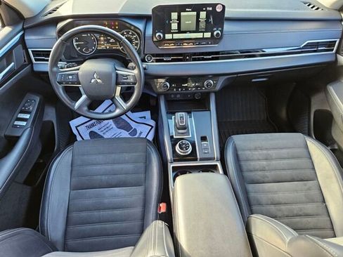 Used 2024 Mitsubishi Outlander SE image 9