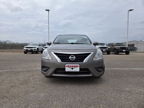Used 2017 Nissan Versa SV image 2