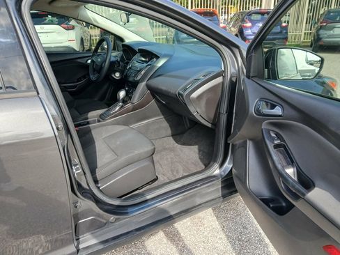 Used 2017 Ford Focus SE FWD image 10