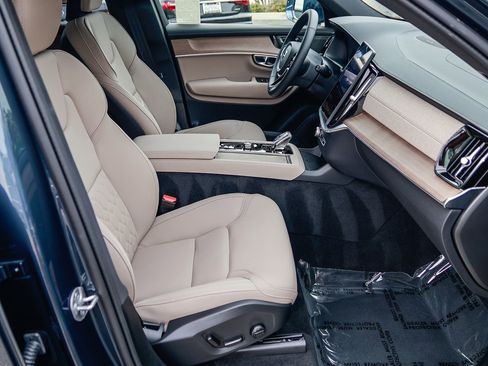 Certified 2025 Volvo XC90 B5 Plus image 19