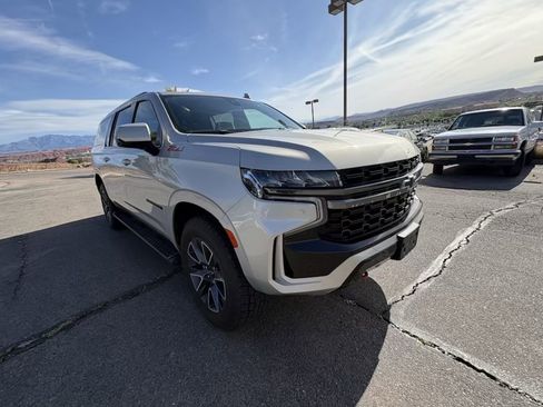 Used 2021 Chevrolet Suburban Z71 w/ Luxury Package AWD/4WD image 7