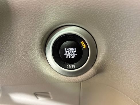 Used 2022 Chrysler Voyager LX FWD image 24