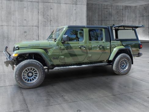 Used 2023 Jeep Gladiator Sport AWD/4WD image 14