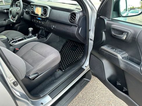 Used 2019 Toyota Tacoma SR5 AWD/4WD image 17