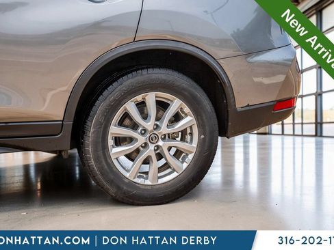 Used 2020 Nissan Rogue SV FWD image 38
