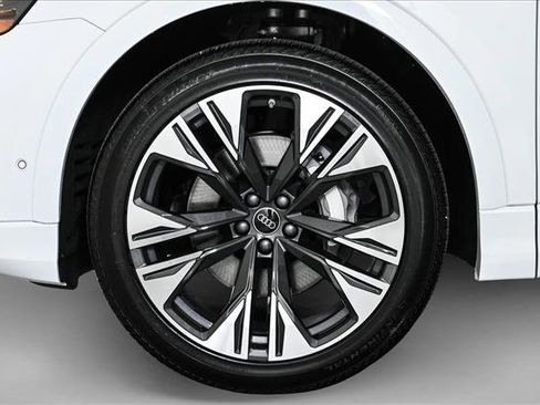 New 2026 Audi Q8 Premium Plus image 24