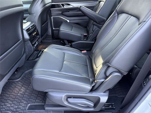 New 2026 Jeep Grand Wagoneer 4WD image 18