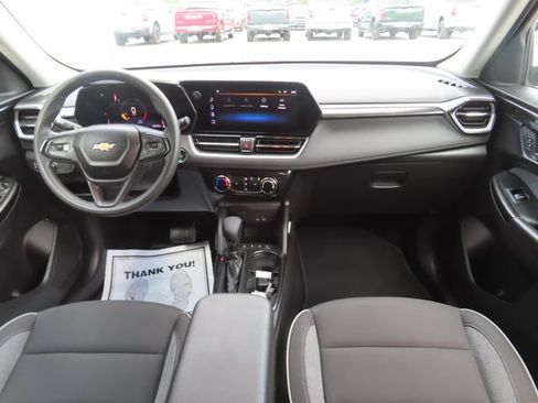 Used 2025 Chevrolet TrailBlazer LT AWD/4WD image 24