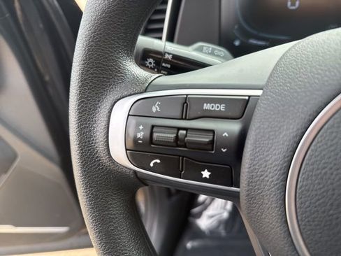 Used 2025 Kia Sportage LX image 16