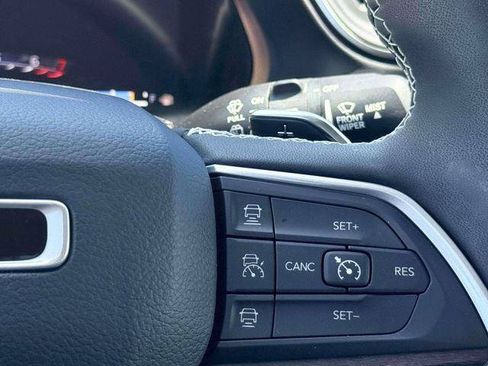 Certified 2023 Jeep Grand Cherokee Limited AWD/4WD image 24
