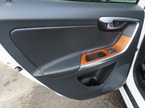 Used 2017 Volvo XC60 T5 Inscription w/ Protection Package image 14