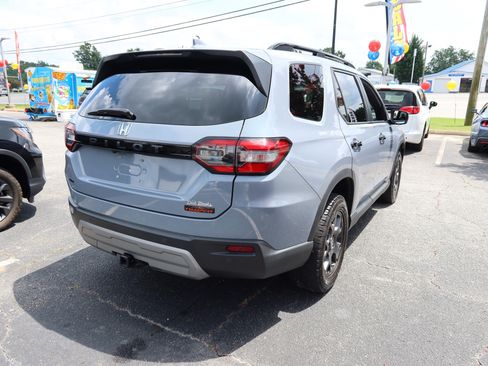 Certified 2025 Honda Pilot TrailSport image 4