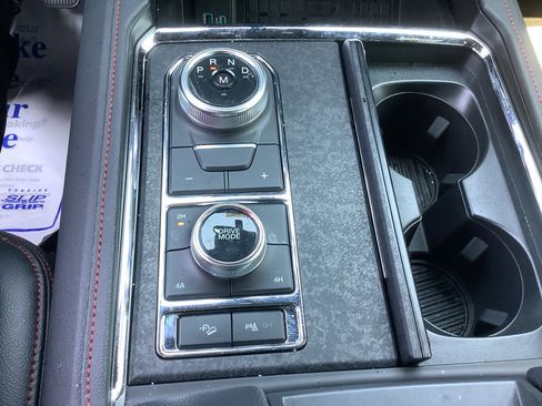 Used 2024 Ford Expedition Limited image 22