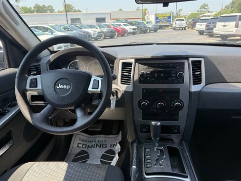 Used 2010 Jeep Grand Cherokee Laredo RWD image 9