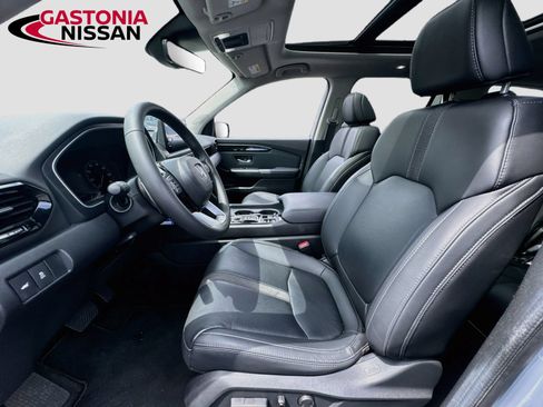 Used 2024 Honda Pilot Touring image 29
