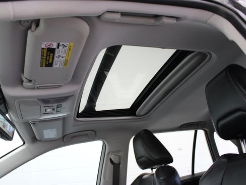 Used 2019 Toyota RAV4 Limited FWD image 29