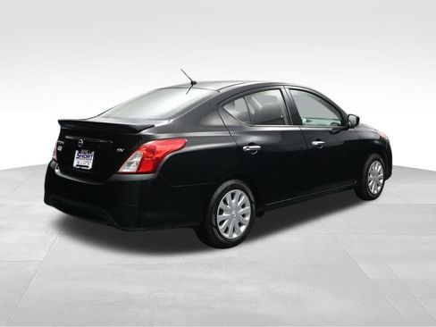 Used 2019 Nissan Versa SV FWD image 5