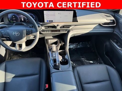 Certified 2025 Toyota Crown Signia Limited w/ Advanced Technology Package image 11