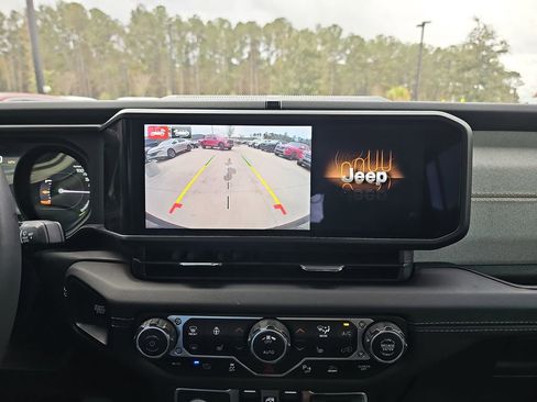 Used 2024 Jeep Wrangler Unlimited Sahara w/ Technology Group image 29