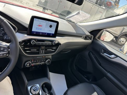 Used 2022 Ford Escape SEL image 10