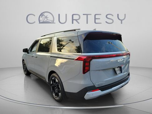 Used 2026 Kia Carnival EX FWD image 2