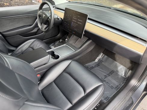 Used 2021 Tesla Model 3 Performance image 32
