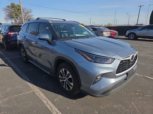 Used 2022 Toyota Highlander XLE image 8