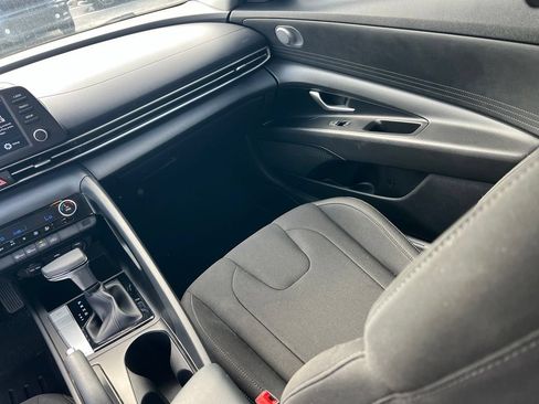 Certified 2022 Hyundai Elantra SEL w/ Cargo Package FWD image 11
