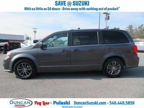 Used 2017 Dodge Grand Caravan SXT image 4