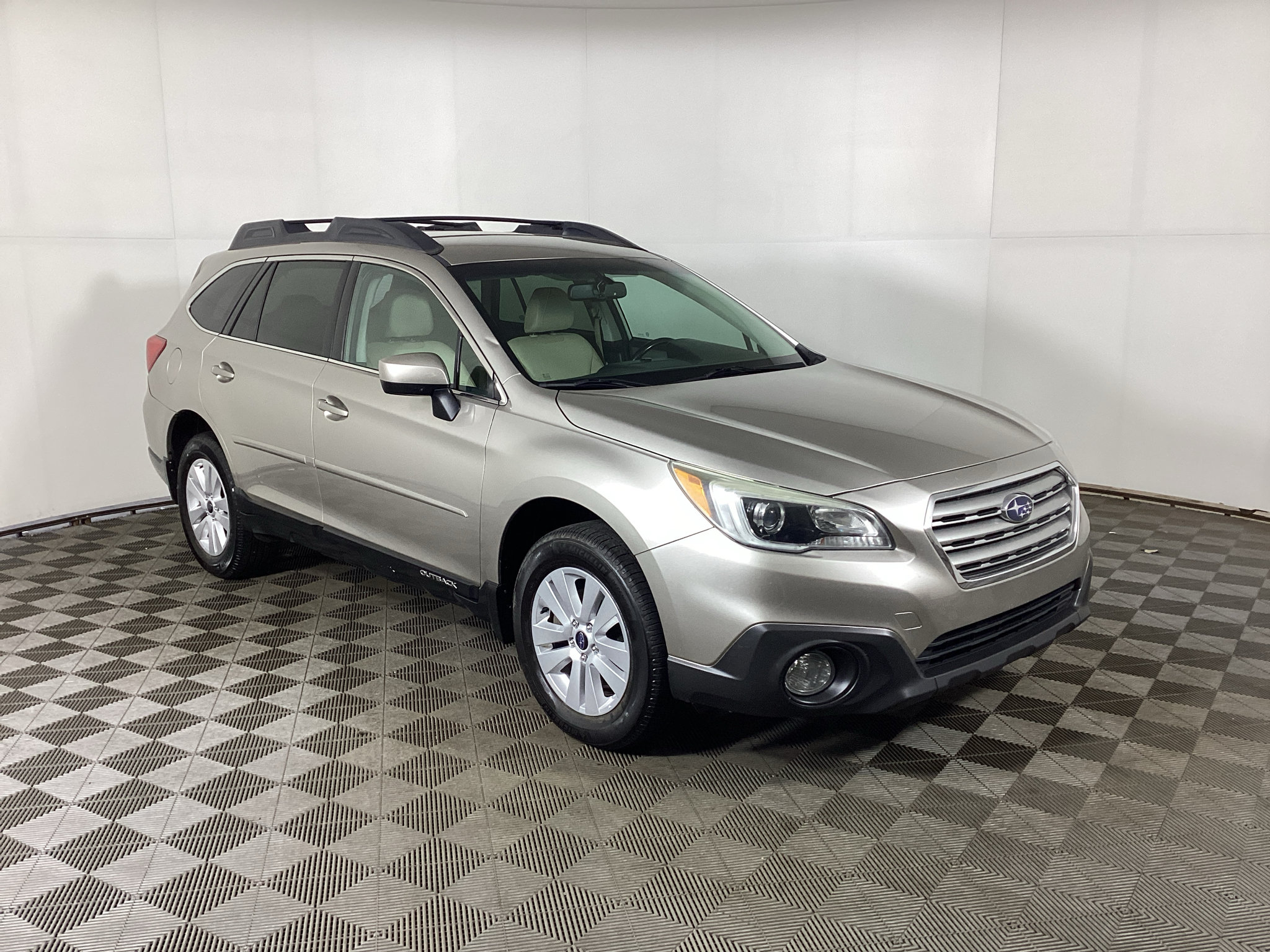 Used 2016 Subaru Outback 2.5i Premium AWD/4WD image 1