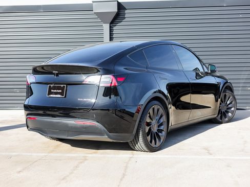 Used 2023 Tesla Model Y Performance image 7