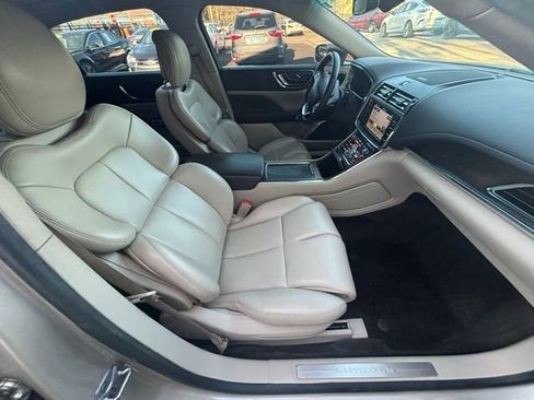 Used 2017 Lincoln Continental Premiere image 11